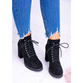 Lu Boo Black Suede Boots på ett inlägg med Halsey Rhinestones svart 2