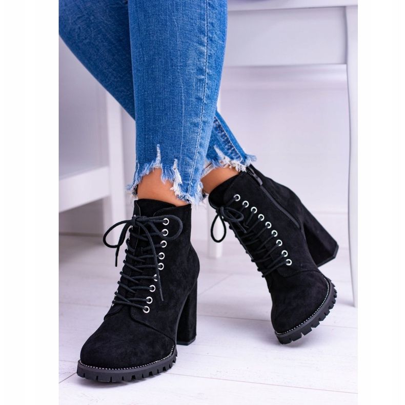 Lu Boo Black Suede Boots på ett inlägg med Halsey Rhinestones svart 1