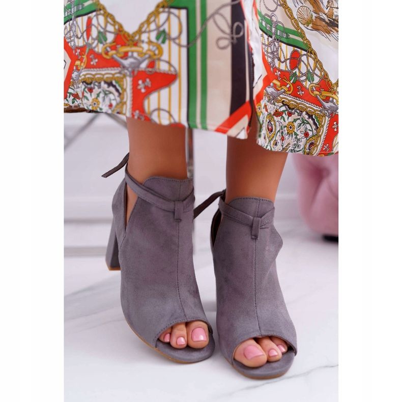 Vinceza Grå stövlar sandaler på en bar Öppna tår grå 2