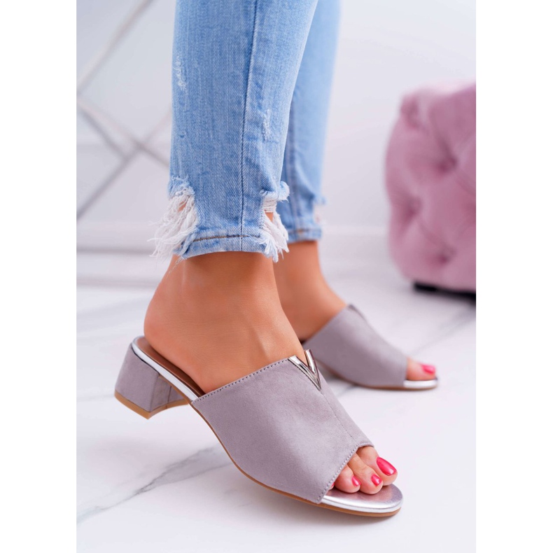 Vinceza Kvinnors klassiska eleganta tofflor på en blockgrå Demea 2