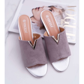 Vinceza Kvinnors klassiska eleganta tofflor på en blockgrå Demea 1