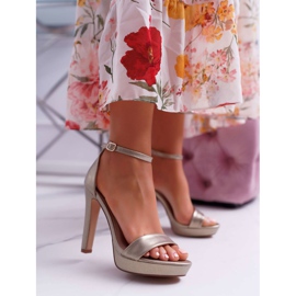 Moow Kvinnors sandaler på hög klack guld Ellania plattform gyllene 1