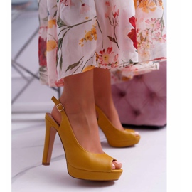 Moow Kvinnors sandaler på högklackad gul Lorajn 1