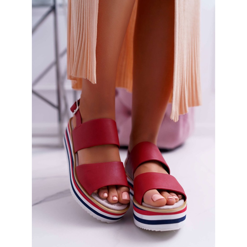 Moow Kvinnors sandaler på den röda Aurera -plattformen 2
