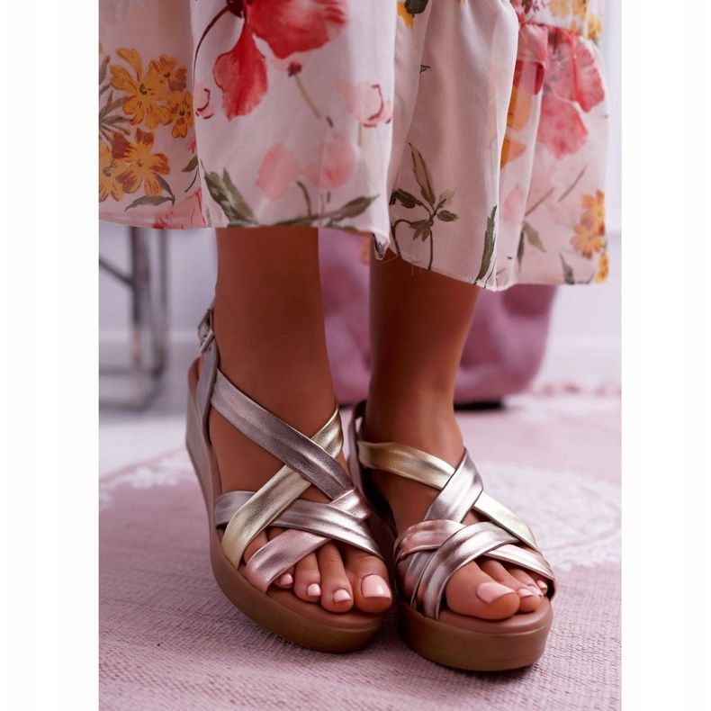 Kvinnors sandaler på läderkilar Maciejka ESP27-25 / 00-1 gyllene 2