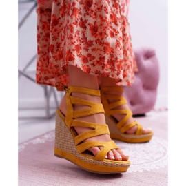 FE1 Kvinnors sandaler på en kil, gul sträng, Liluena 1