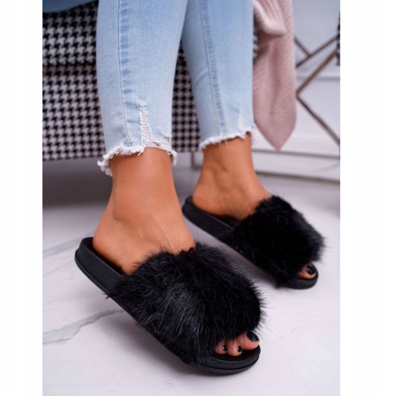 Kvinnors flip flops med svart päls 1