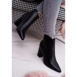 SEA Kvinnors stövlar på en häl i Spitz Black Felino svart 2