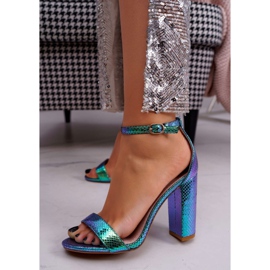 SEA Kvinnors sandaler på en högklackad iriserande grön bipper mångfärgad 1