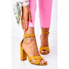 PS1 Kvinnors sandaler på en hälmocka gul Telmen 2