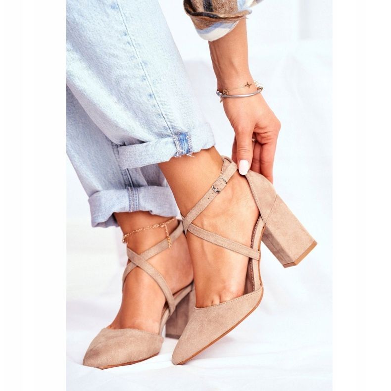 PS1 Kvinnors pumpar på en klack i spitzbeige trafik 1