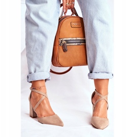 PS1 Kvinnors pumpar på en klack i spitzbeige trafik 2