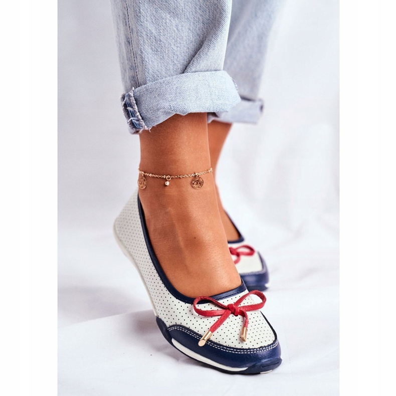 EVE Kvinnors vita och röda läderbalsonger Erdola marinblå 1