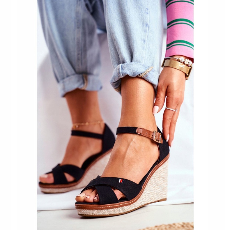 SEA Kvinnors sandaler på kil Black LaMane svart 1