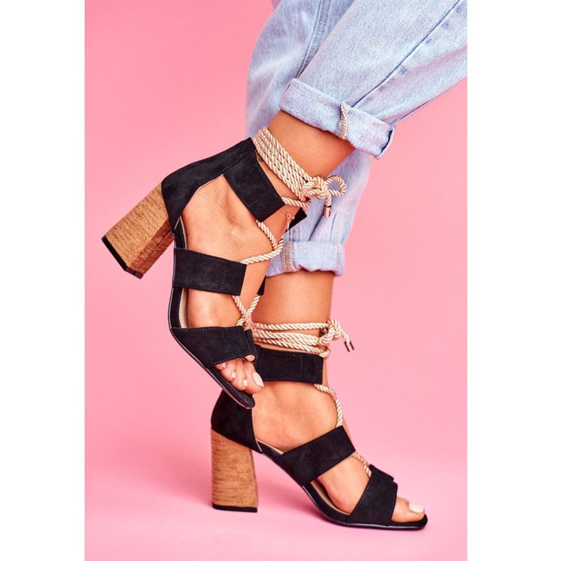 SEA Sandaler för kvinnor på en hälknuten mocka svart Amore 2