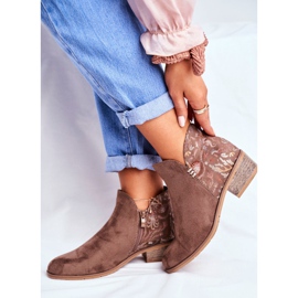 Kvinnors stövlar på platt klack Spring Brown Elizabeth brun 2