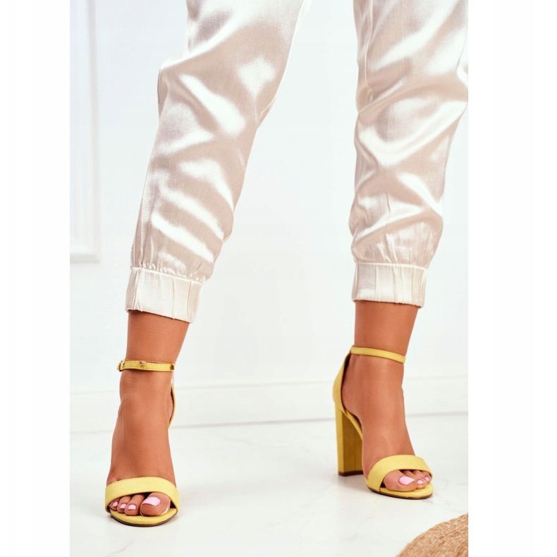 FW1 Kvinnors sandaler på hälen mocka gul Anastasie 1