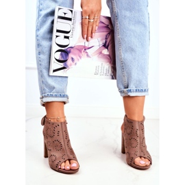 EVE Kvinnors sandaler på en häl med kardborre kaki -regler 1