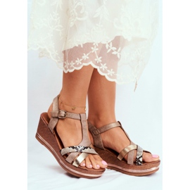 EVE Kvinnors sandaler på kil Beige Snake Skin Enroll 2