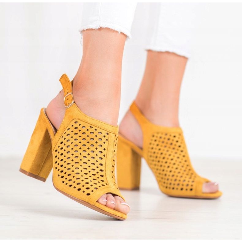 Weide Openwork sandaler på en bar gul 2