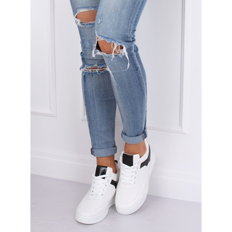 Vita sportskor med kilar 85-429 VIT / SVART 2