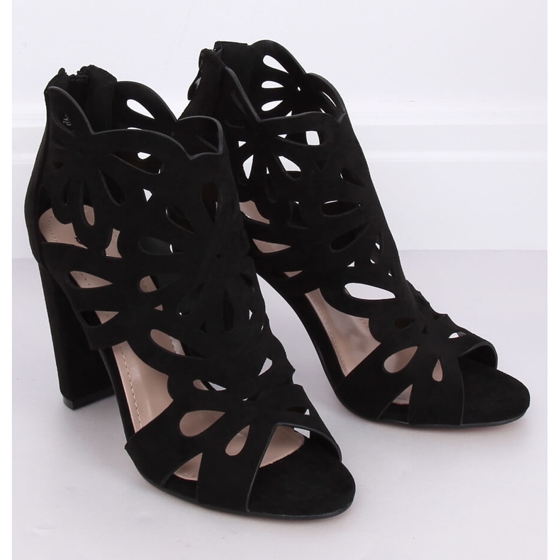 Svarta genombrutna högklackade stövlar M304P Svart 1