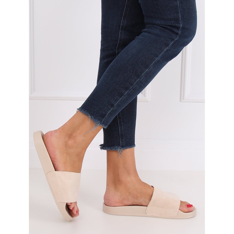 Enkla beige tofflor CK98 Beige 2