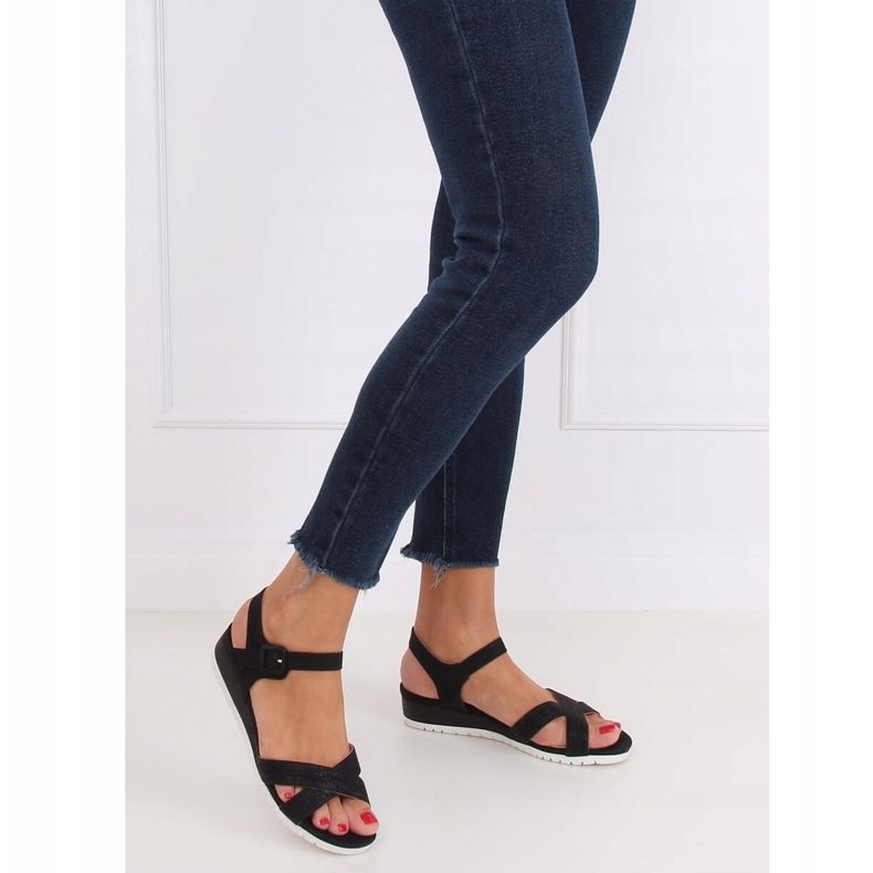 Svarta sandaler på en låg kilklack NS115P Svart 2
