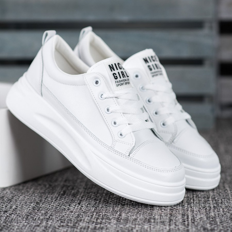 SHELOVET Sneakers på den trevliga tjejplattformen vit 1