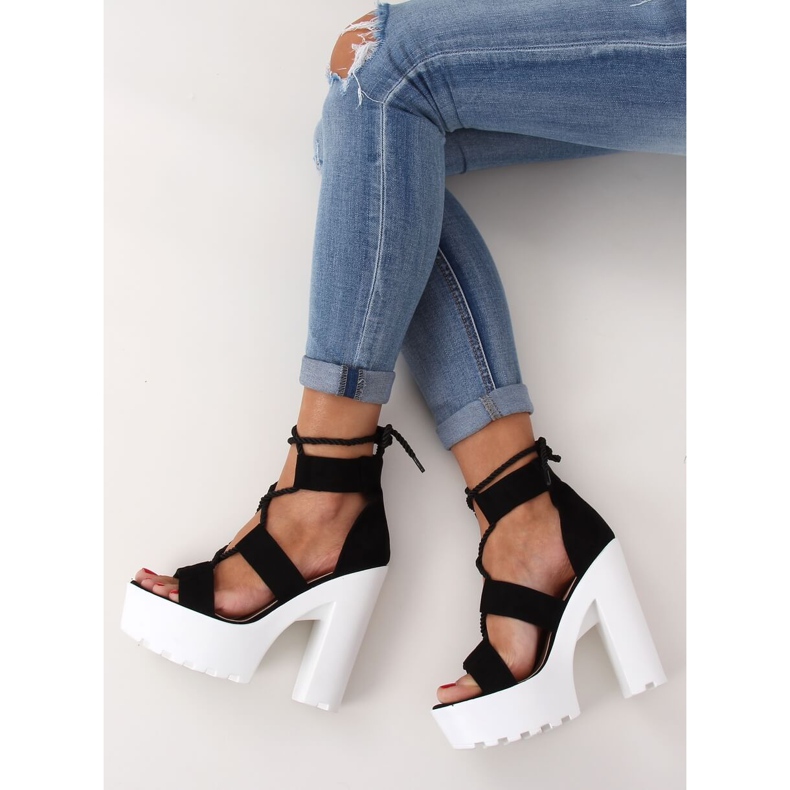 Svarta sandaler på plattformen NS120 Svart 1