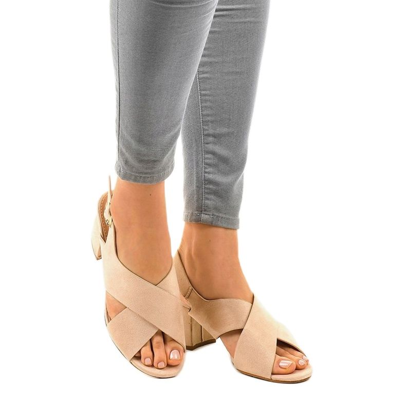 Beige högklackade sandaler A305 mocka 1