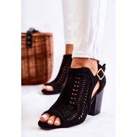 Bellucci Damskor med en snittfjäder svart bortom oss 1