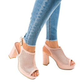 Beige sandaler med genomskinlig häl 9R82 1