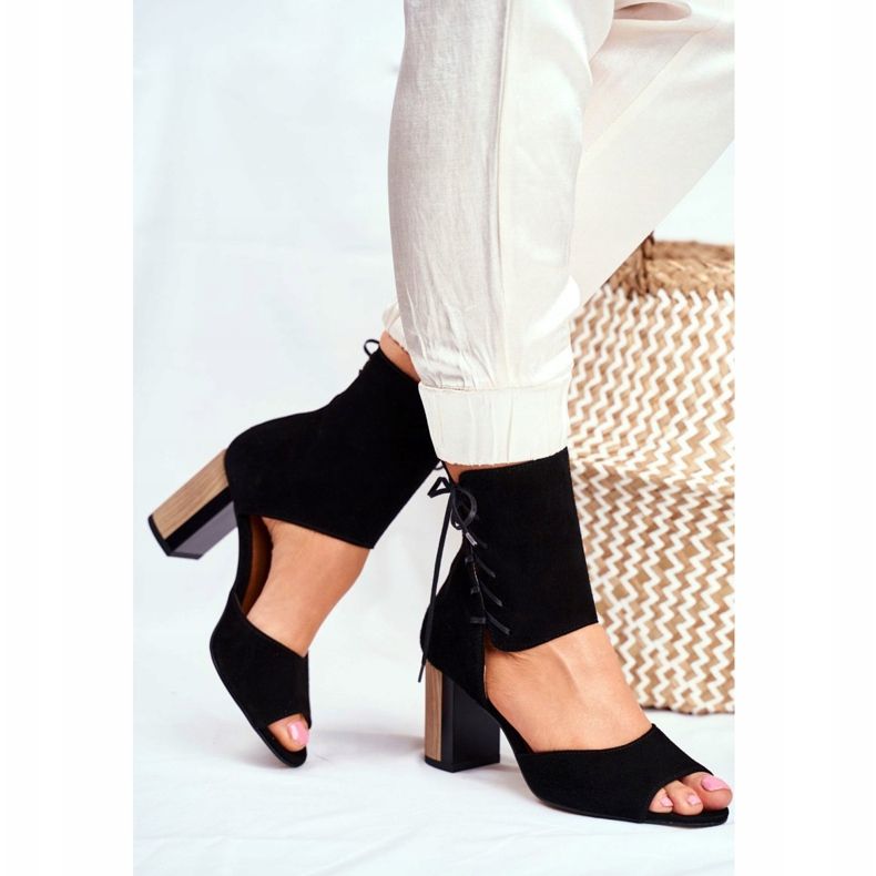 Kvinnors sandaler på hög klack Maciejka svart mocka 04122-01 2