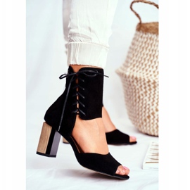 Kvinnors sandaler på hög klack Maciejka svart mocka 04122-01 1