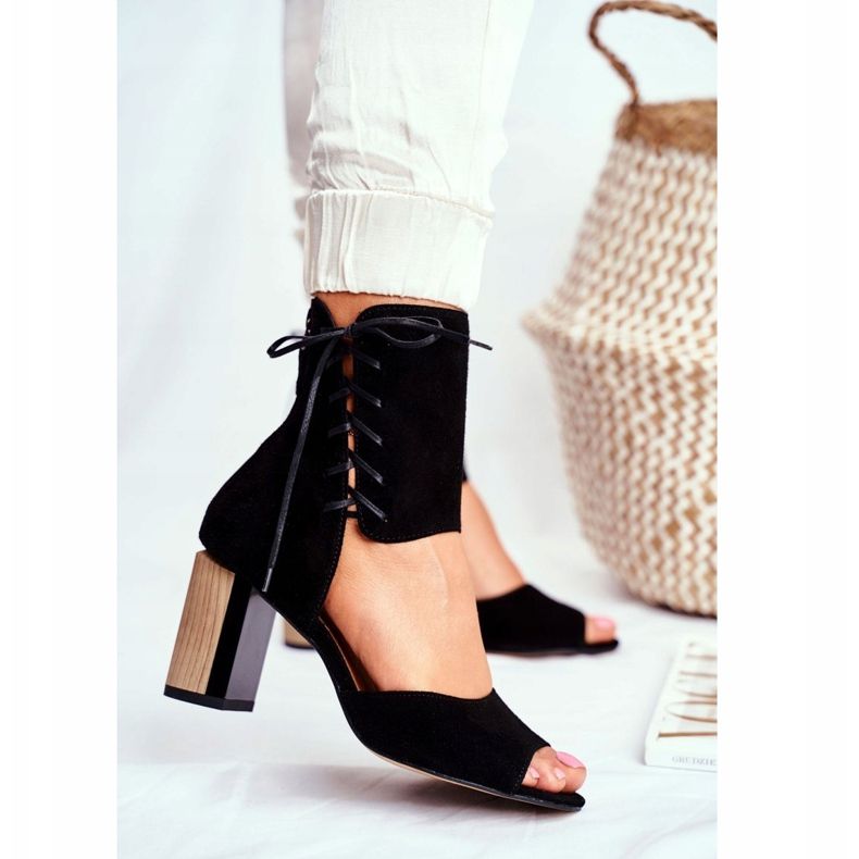 Kvinnors sandaler på hög klack Maciejka svart mocka 04122-01 1