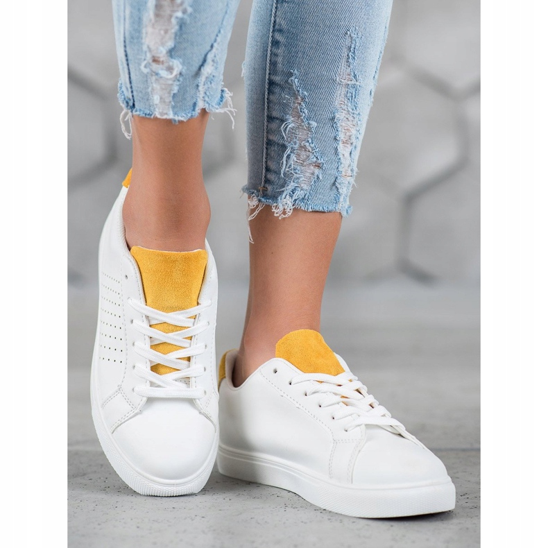 SHELOVET Vita skor med mockaskär 2