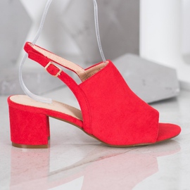 Small Swan Röda skor på ett inlägg 2