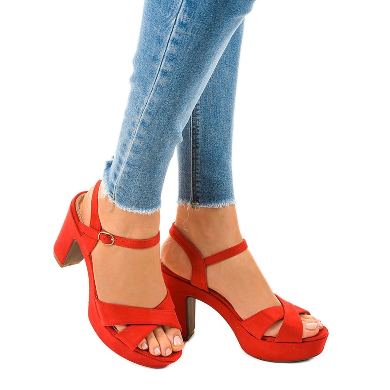 Röda sandaler på stolpen JC15017 1