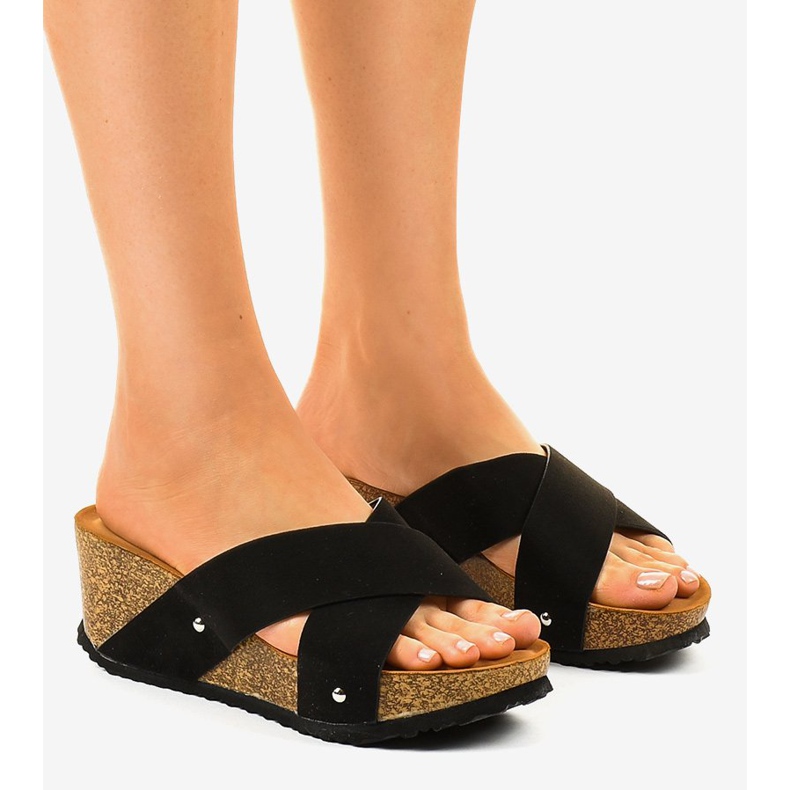 Svarta GU53 tofflor på kilen 1