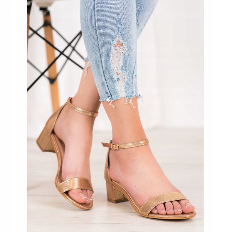 Small Swan Glänsande ekolädersandaler gyllene 1