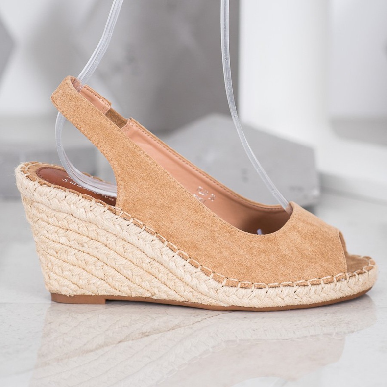 Small Swan Bruna sandaler på en hög kil 1