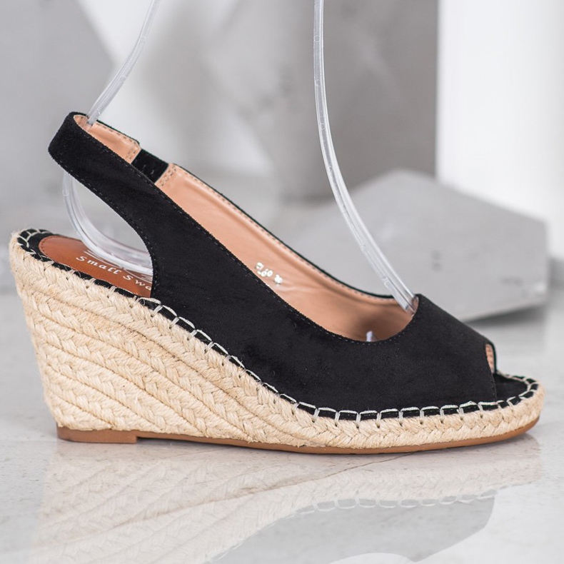 Small Swan Svarta sandaler på en hög kil 2