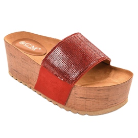 Röda tofflor på plattformen 77-99 1