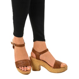 Bruna högklackade sandaler 150-614 1