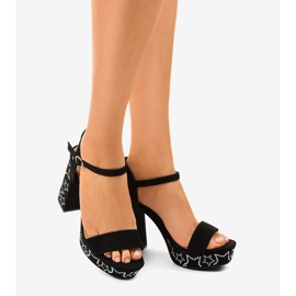 Svarta sandaler på en stolpe mocka 99435-4 1