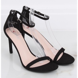 Svarta sandaler på en högklackad NF-31P Svart 2