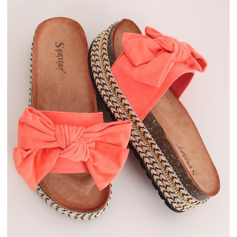 Coral CK137P Coral tofflor på en hög sula orange 1