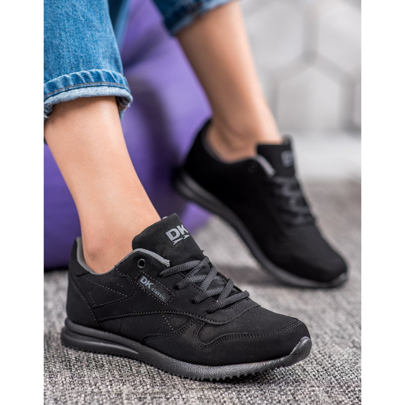 DK Ljussvarta sportskor 1