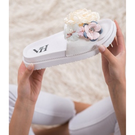 SHELOVET Mocka tofflor med blommor vit 1